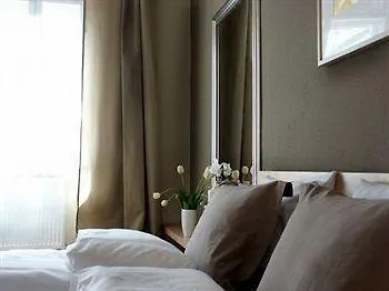 Golden Stars Dream Budapest Apartment 3*,