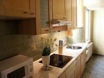 Golden Stars Dream Budapest Apartment 3*,